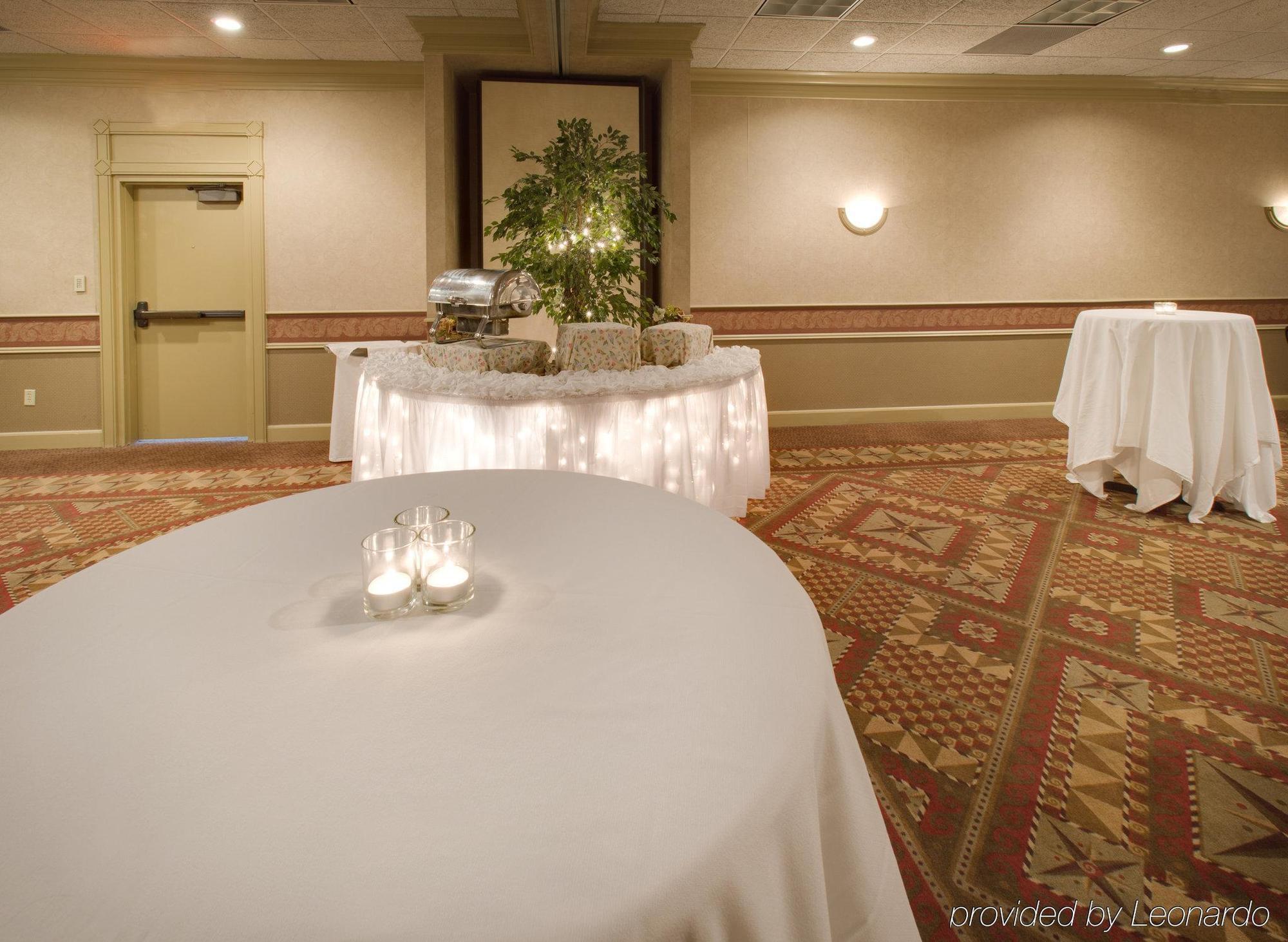 Holiday Inn Coralville - Iowa City By Ihg Зручності фото